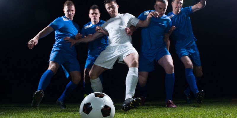 Thoát pressing là gì? Chiến thuật then chốt